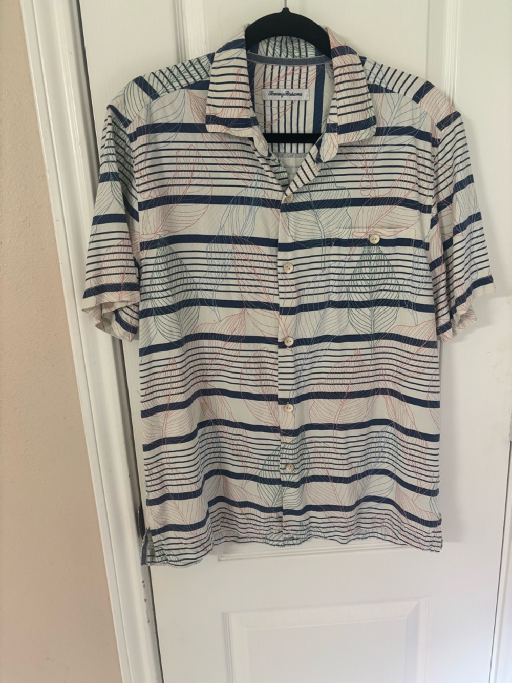 Tommy Bahama 100% Silk Men's M Short Sleeve Hawaiian Striped Resort Camp‎ Shirt
